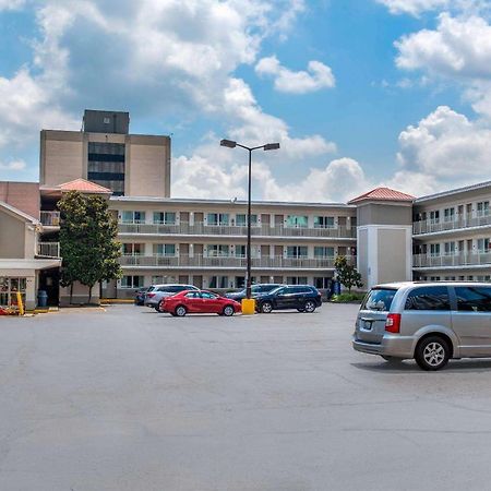 Econo Lodge Downtown Louisville Buitenkant foto