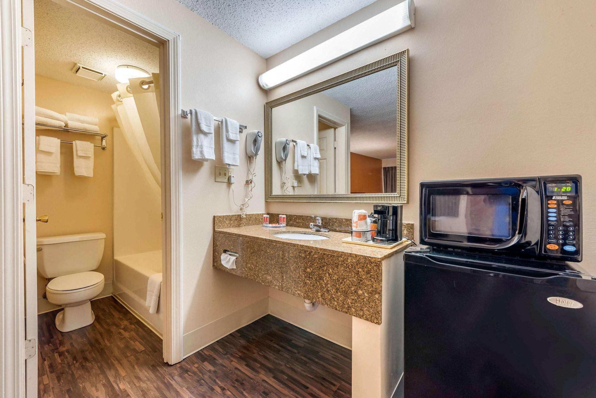Econo Lodge Downtown Louisville Buitenkant foto