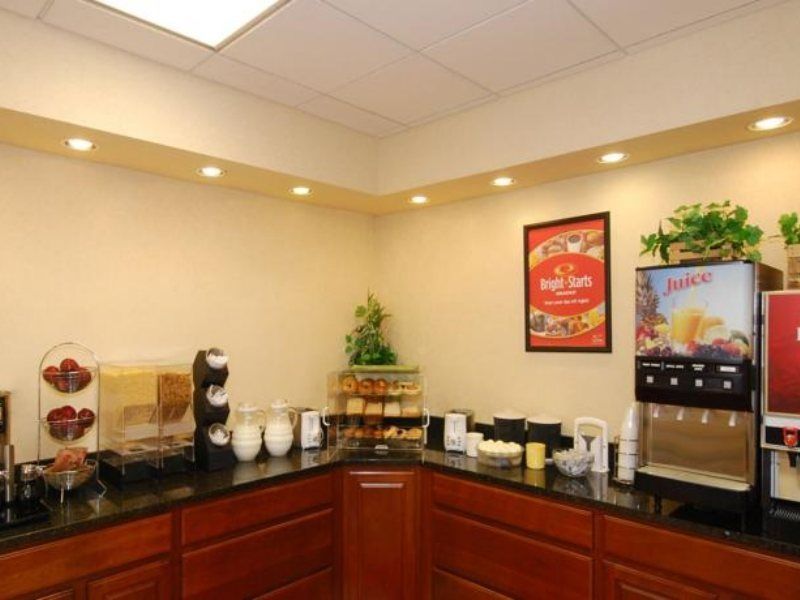 Econo Lodge Downtown Louisville Buitenkant foto