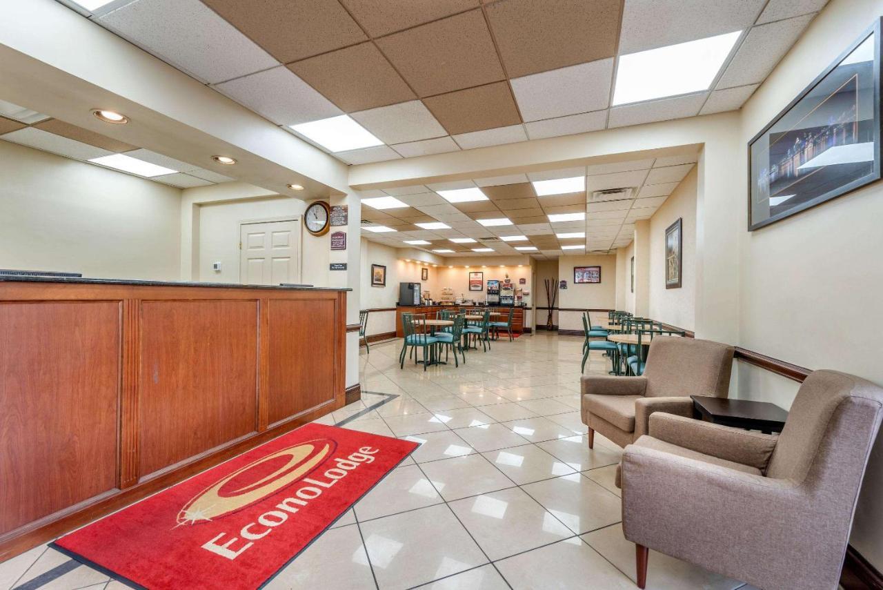 Econo Lodge Downtown Louisville Buitenkant foto
