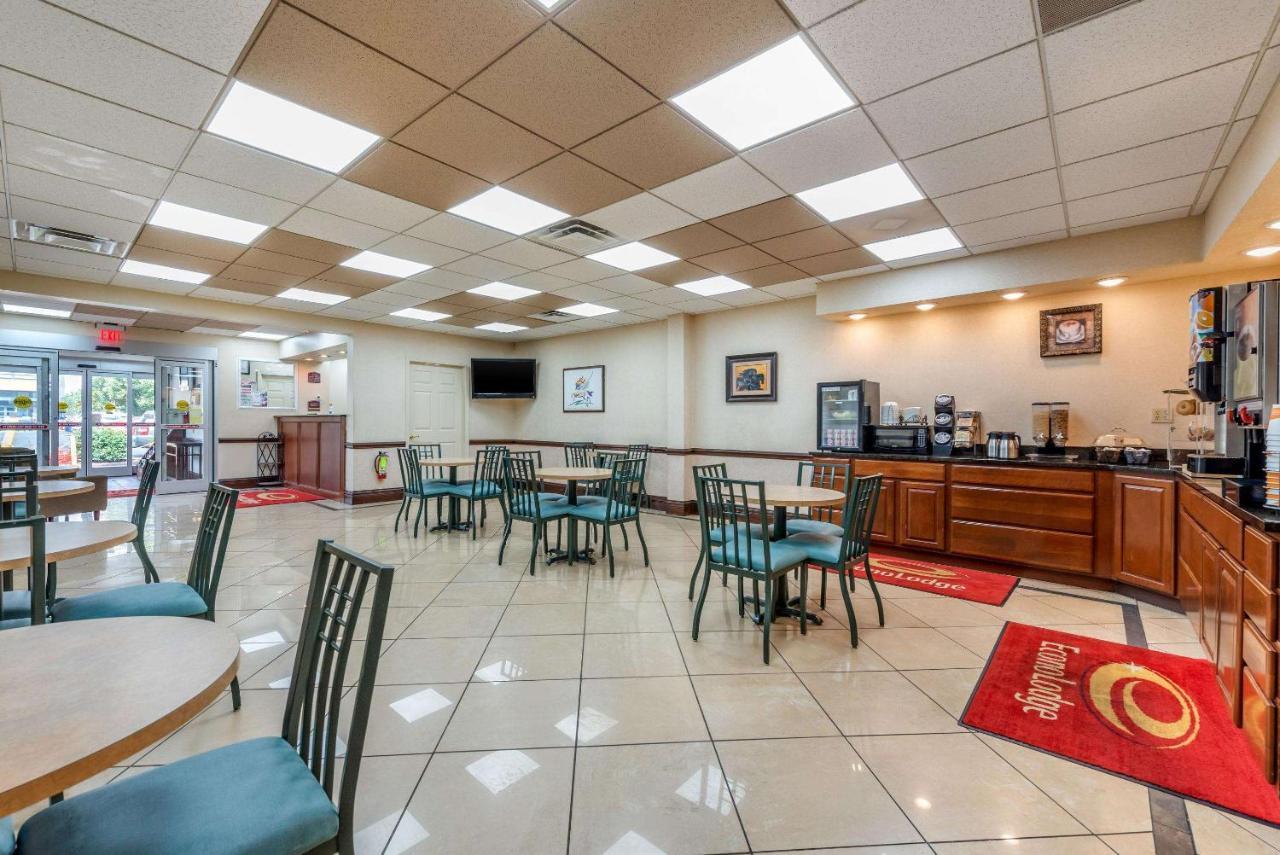 Econo Lodge Downtown Louisville Buitenkant foto
