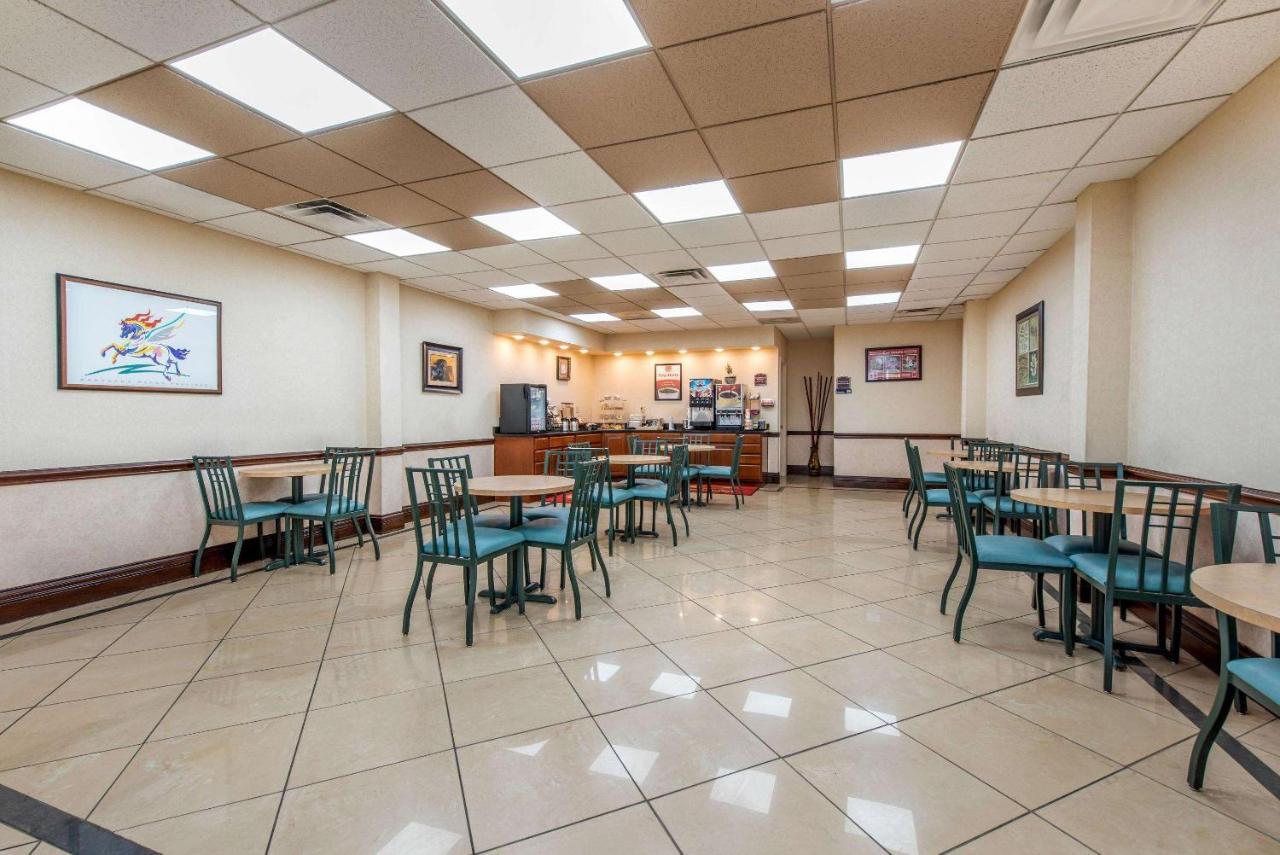 Econo Lodge Downtown Louisville Buitenkant foto